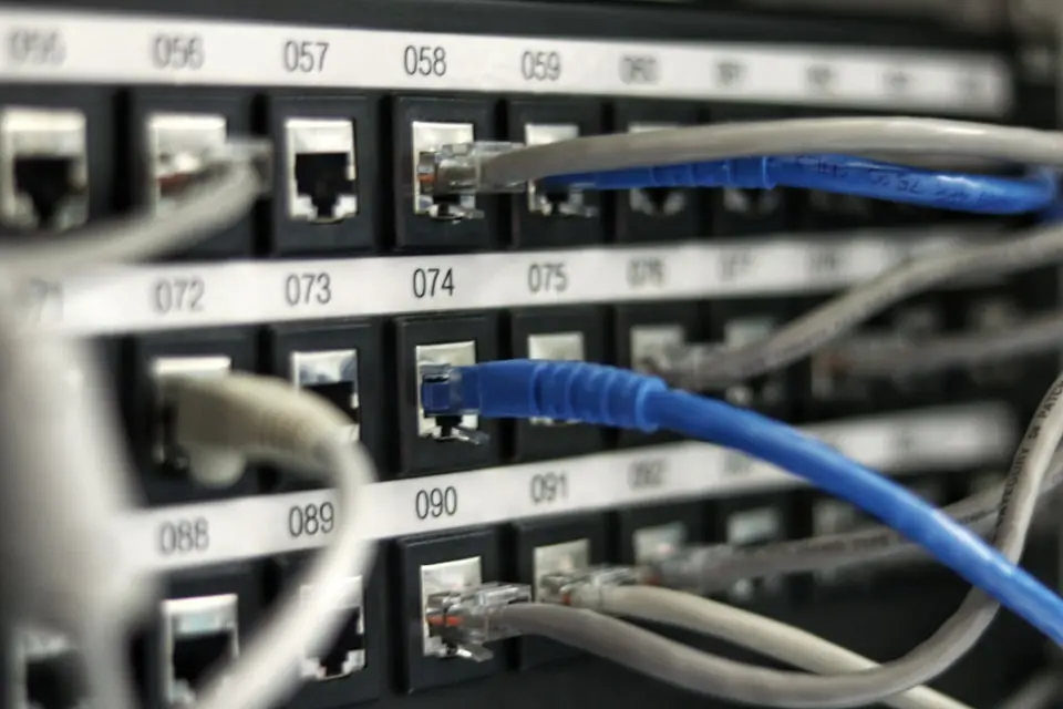 Nätverkskablar som illustrerar hur VPN fungerar